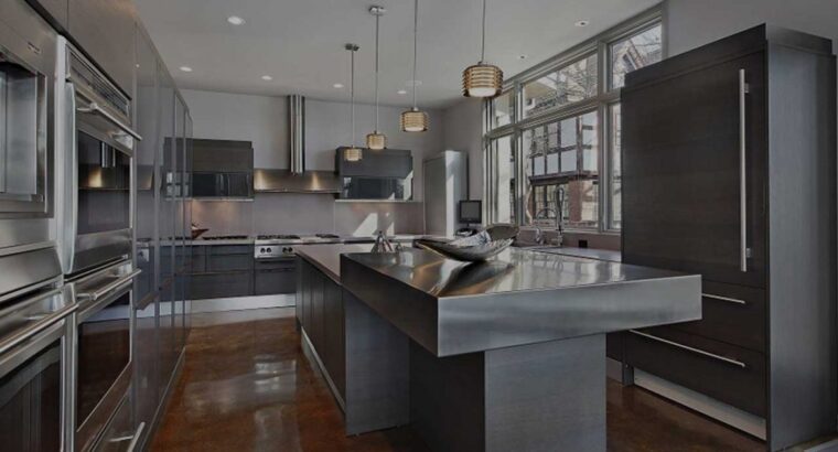 شقة فاخرة للبيع بثلاث غرف نوم في موقع مميز